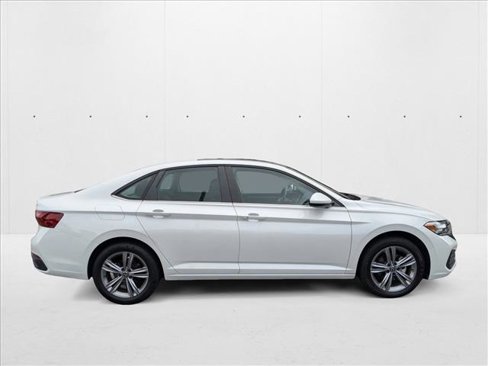 Used 2022 Volkswagen Jetta SE w/ Panoramic Sunroof Package image 4