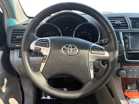 Used 2013 Toyota Highlander Limited image 8