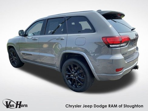 Used 2021 Jeep Grand Cherokee Laredo X image 3