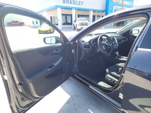 Used 2023 Chevrolet Malibu LT image 16