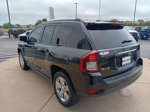 Used 2017 Jeep Compass Latitude image 4