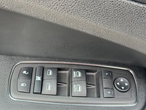 Used 2023 Chrysler 300 Touring w/ Sport Appearance Package image 19