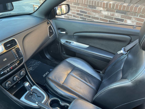 Used 2013 Chrysler 200 Limited image 10
