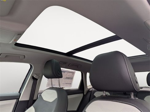 New 2025 Volkswagen Taos SEL image 11
