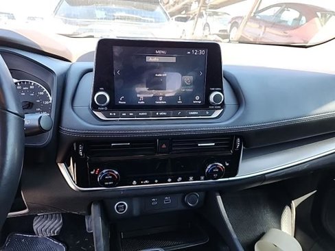 Used 2021 Nissan Rogue SV image 5