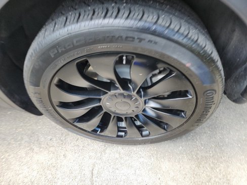 Used 2023 Tesla Model Y Long Range image 9