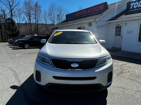 Used 2015 Kia Sorento LX image 2