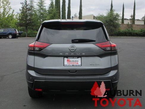 Used 2024 Nissan Rogue SV image 6