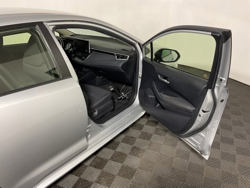 Used 2020 Toyota Corolla LE image 33
