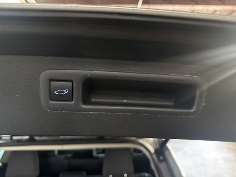 Used 2022 Toyota Highlander LE image 24