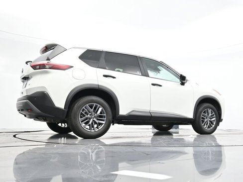 Used 2023 Nissan Rogue S image 37
