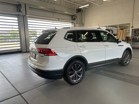 Certified 2022 Volkswagen Tiguan SE image 5