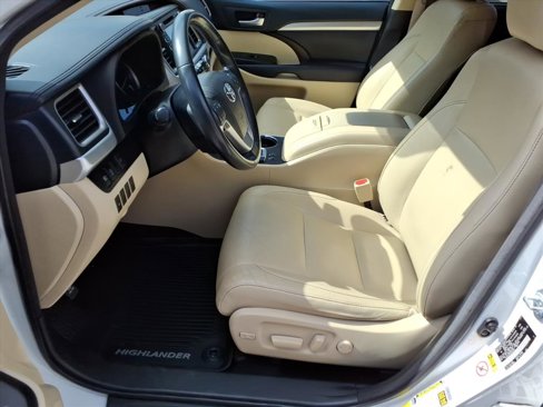 Used 2017 Toyota Highlander XLE image 7