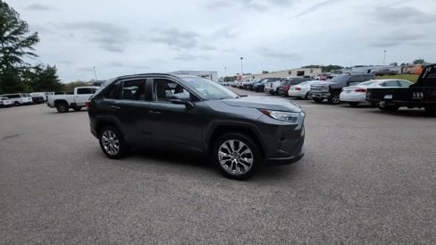 Used 2021 Toyota RAV4 XLE Premium image 7