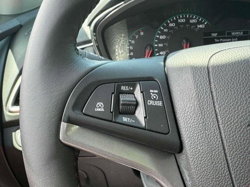 Used 2022 Chevrolet Trax LT w/ LT Convenience Package image 20