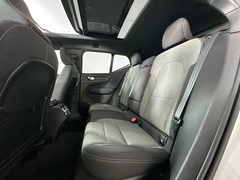 Certified 2025 Volvo XC40 B5 Core image 23