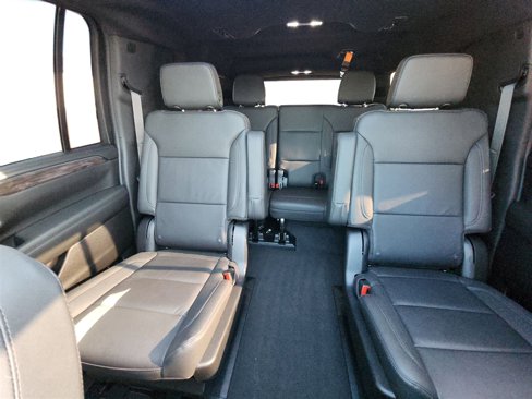 Used 2024 Chevrolet Suburban Z71 image 13