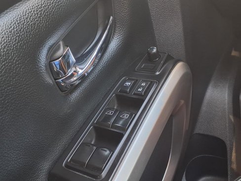 Used 2017 Nissan Titan PRO-4X image 36