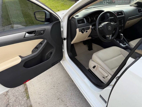 Used 2014 Volkswagen Jetta TDI image 11