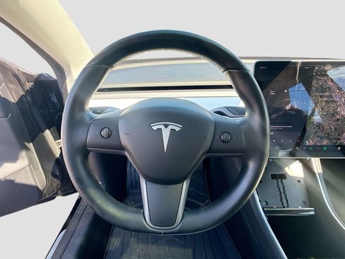 Used 2019 Tesla Model 3 image 10
