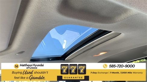 Used 2025 Hyundai Venue SEL image 18