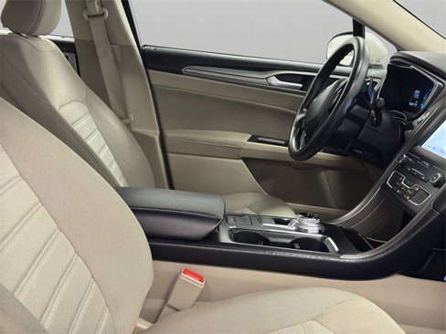 Used 2019 Ford Fusion SE image 18