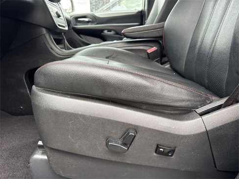 Used 2019 Dodge Grand Caravan GT image 13