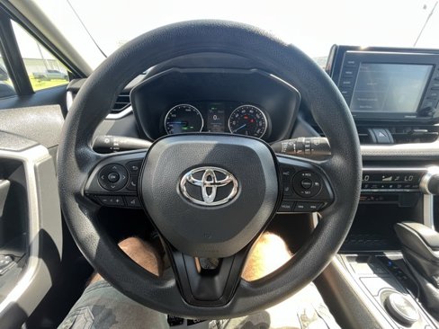 Used 2022 Toyota RAV4 XLE image 13