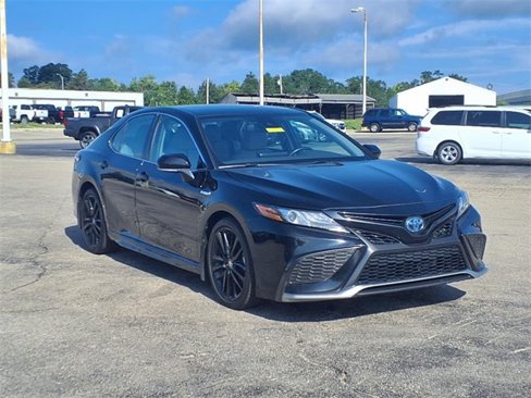 Used 2021 Toyota Camry XSE image 1