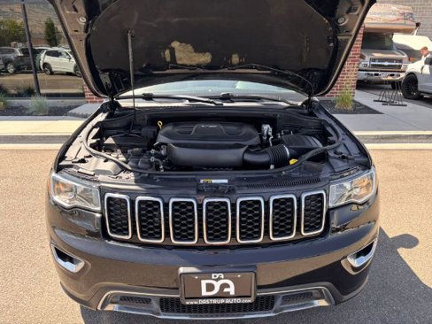 Used 2018 Jeep Grand Cherokee Limited image 12