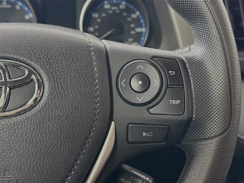 Used 2018 Toyota RAV4 LE image 21