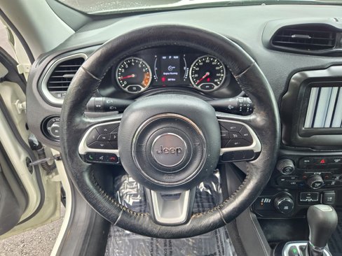 Used 2020 Jeep Renegade Latitude w/ Cold Weather Group image 32
