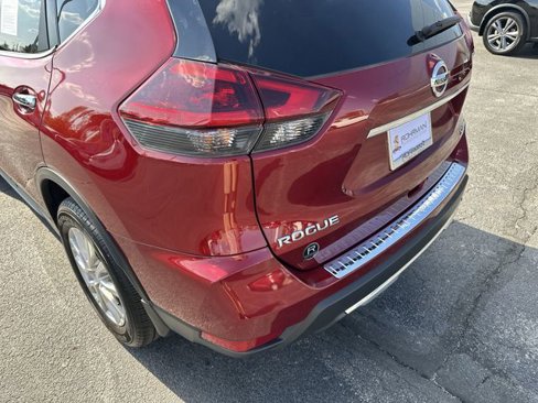 Used 2018 Nissan Rogue SV w/ Premium Package image 28