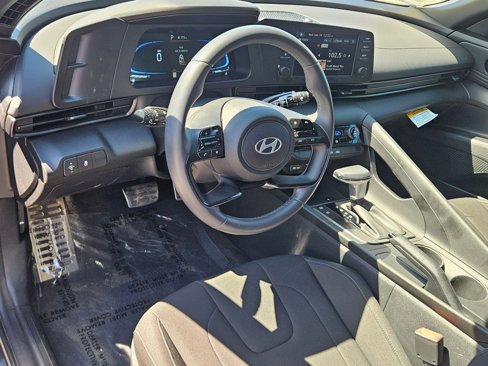 Certified 2025 Hyundai Elantra Sport image 11