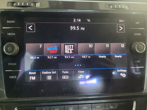 Used 2018 Volkswagen Golf SE image 25