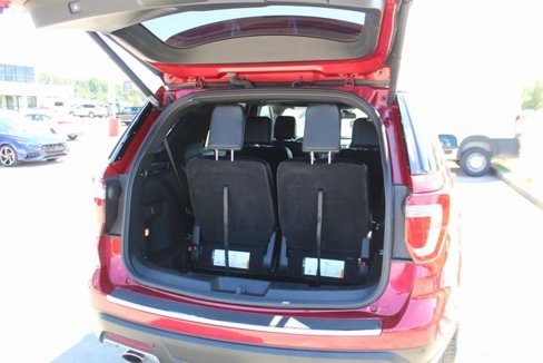 Used 2018 Ford Explorer XLT w/ Equipment Group 202A image 8