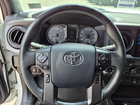 Used 2019 Toyota Tacoma TRD Off-Road image 18