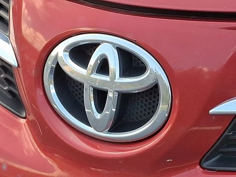 Used 2013 Toyota RAV4 XLE image 4