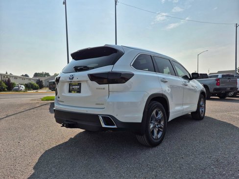 Used 2017 Toyota Highlander Limited Platinum image 3