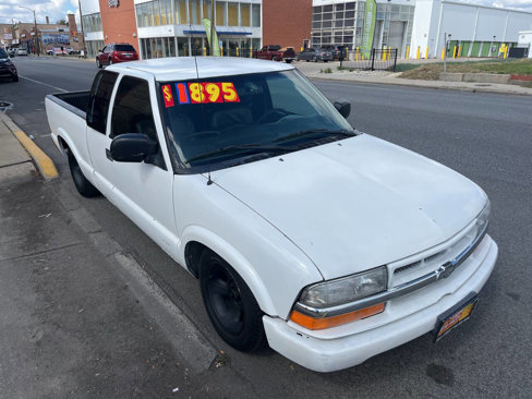 Used 2000 Chevrolet S10 Pickup LS w/ Preferred Equipment Group image 2