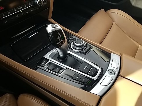 Used 2011 BMW 750i xDrive image 26