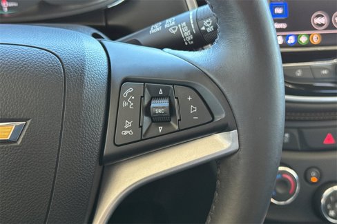 Used 2022 Chevrolet Trax LT w/ Midnight Edition image 34