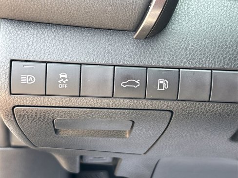 Used 2018 Toyota Camry SE image 38