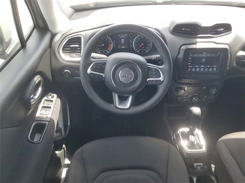Used 2018 Jeep Renegade Latitude image 15