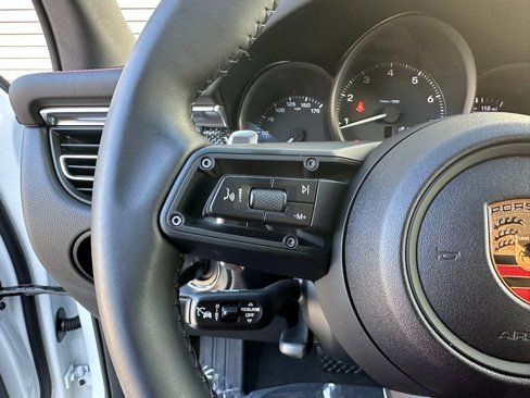 Used 2024 Porsche Macan image 15
