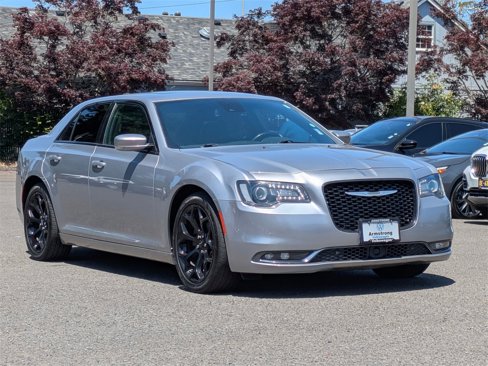 Used 2018 Chrysler 300 S w/ 300S Premium Group image 7