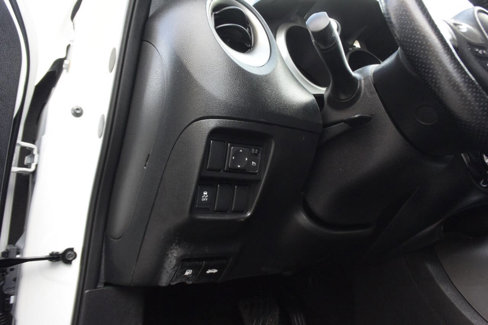 Used 2014 Nissan Juke SV image 18