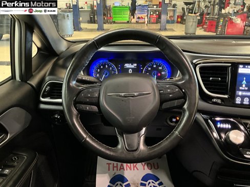 Used 2020 Chrysler Pacifica Touring w/ S Appearance Package image 9