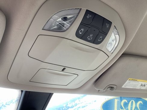 Used 2021 Chrysler Voyager Lxi image 20