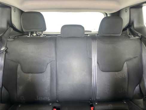 Used 2017 Jeep Renegade Latitude w/ Cold Weather Group image 21